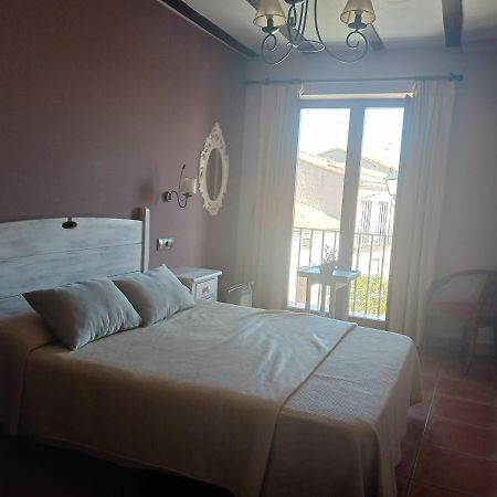 Hotel Restaurante Dona Elvira Nava del Rey Kültér fotó