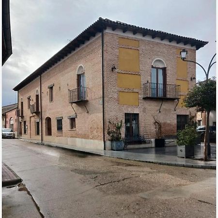 Hotel Restaurante Dona Elvira Nava del Rey Kültér fotó