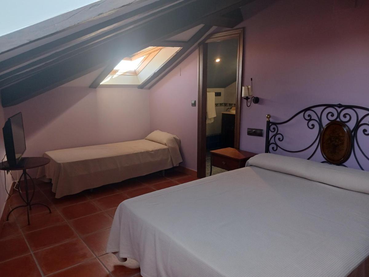 Hotel Restaurante Dona Elvira Nava del Rey Kültér fotó