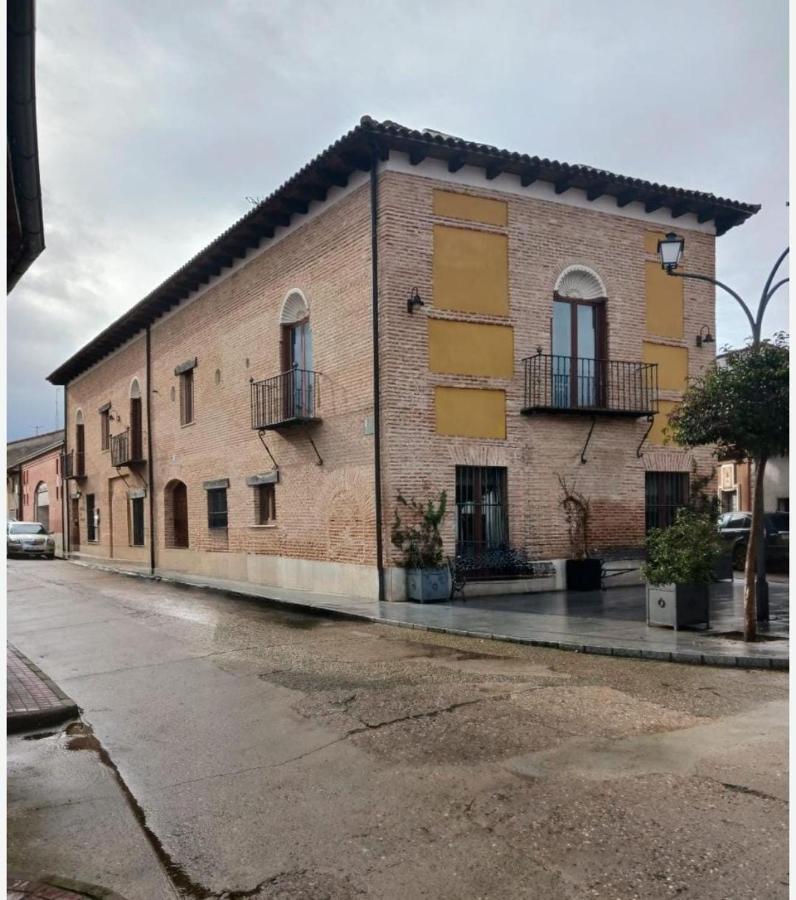 Hotel Restaurante Dona Elvira Nava del Rey Kültér fotó